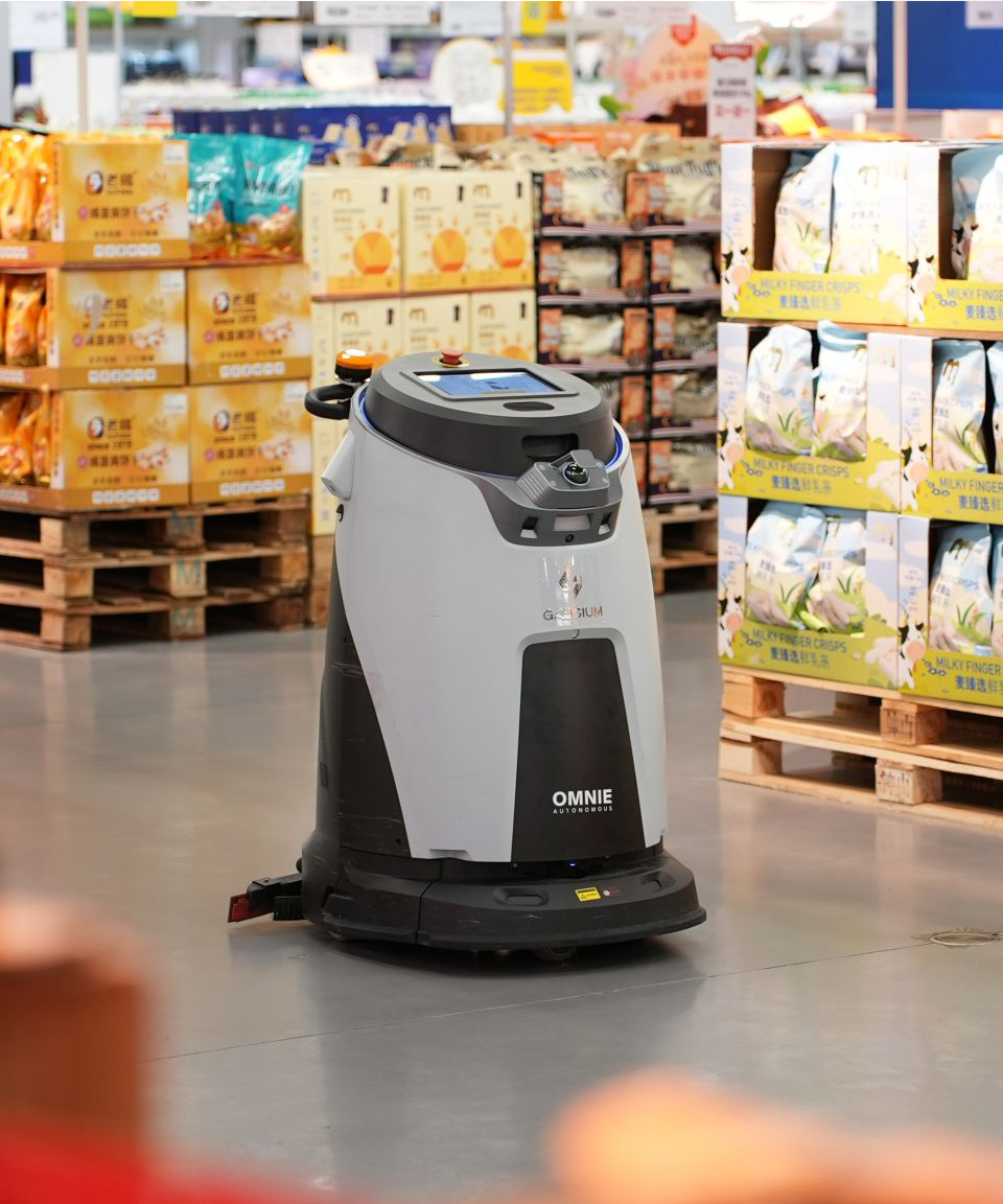 Čistilni robot Gausium Omnie za čiščenje trgovine