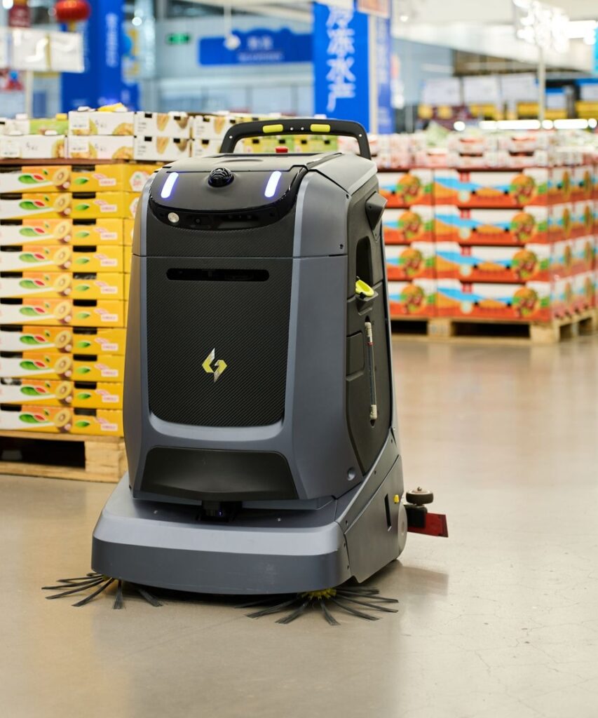 Čistilni robot Gausium Mira v trgovini
