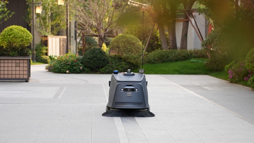 Robotski pometalni stroj Gausium Beetle pro pometanje zunanjih površin