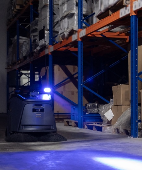 Čiščenje v temi Gausium Beetle pro Robotski pometalni stroj