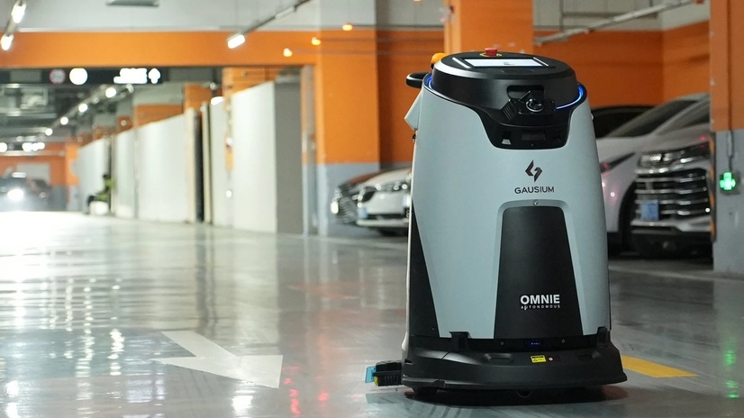 čistilni robot Gausium Omnie parkirna hiša