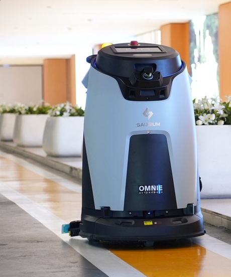 čistilni robot Gausium Omnie parkirna hiša