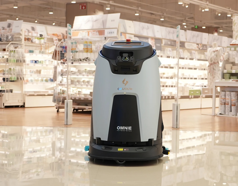 čistilni robot Gausium Omnie trgovski center