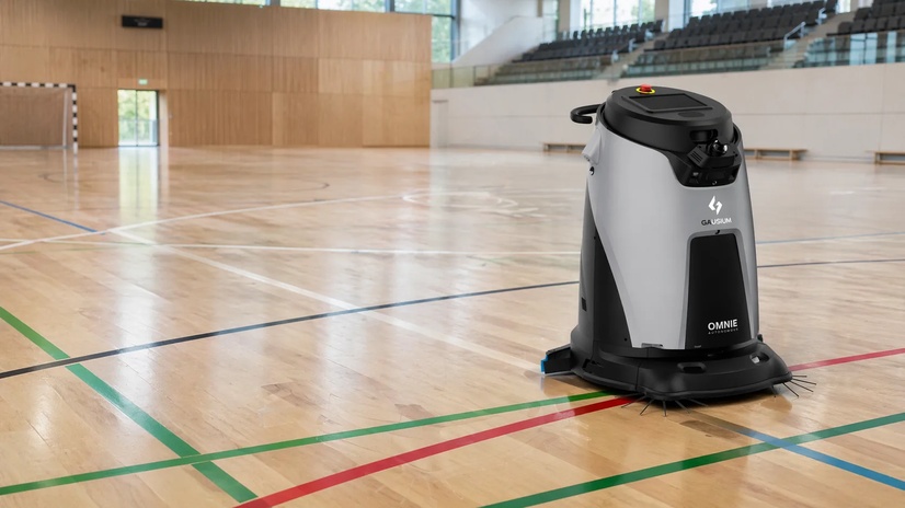 Avtonomni robot za čiščenje Gausium Omnie v telovadnici